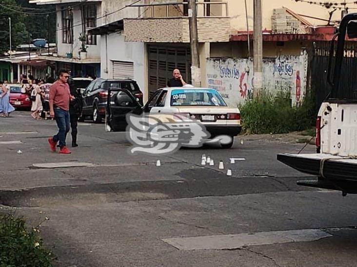 Sicarios en moto acribillan a pasajero de taxi y hieren a conductor en Córdoba