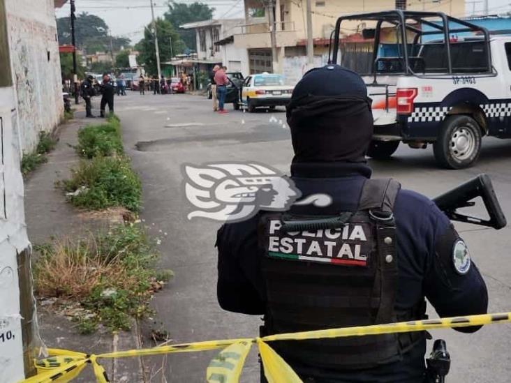 Sicarios en moto acribillan a pasajero de taxi y hieren a conductor en Córdoba