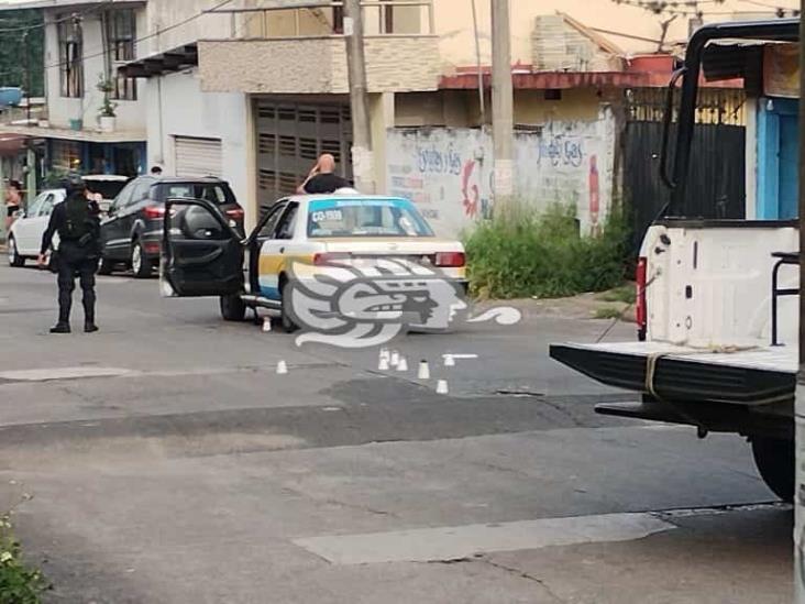 Sicarios en moto acribillan a pasajero de taxi y hieren a conductor en Córdoba