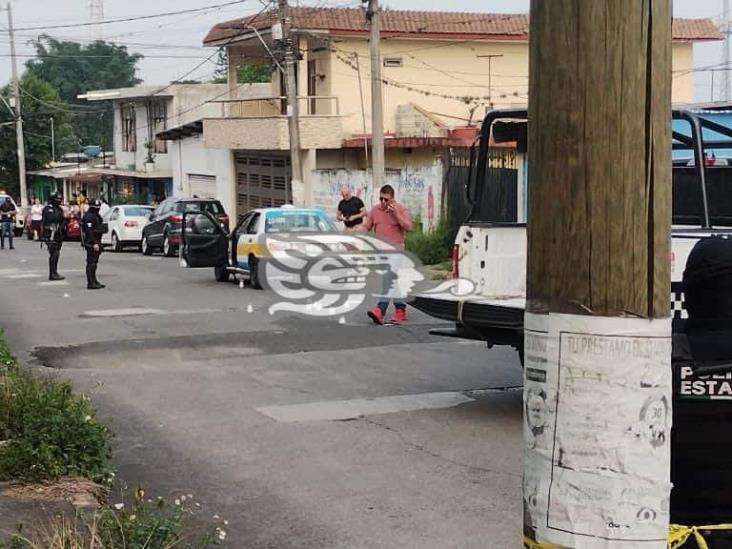 Sicarios en moto acribillan a pasajero de taxi y hieren a conductor en Córdoba