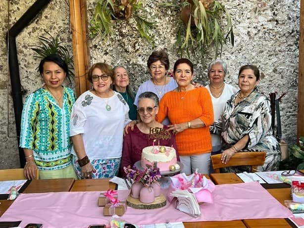 Tere Ballesteros festeja cumpleaños