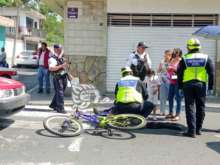 Taxista arrolla a ciclista en Orizaba