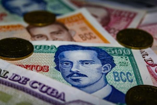 El poderoso peso mexicano alcanza un récord de 7 años frente al dólar estadounidense