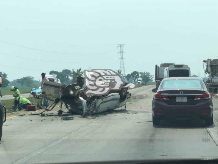 Camioneta se impacta contra tráiler en la Veracruz-Córdoba