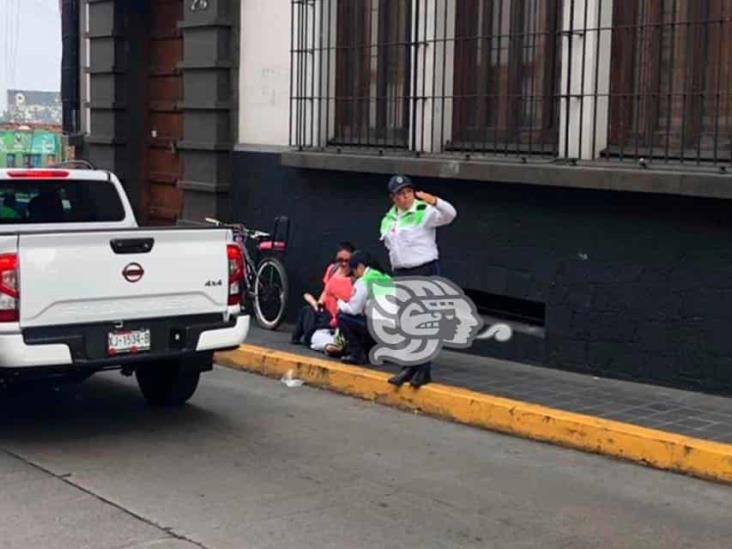 En Xalapa, menor cae de bicicleta al atorarse pie en llanta