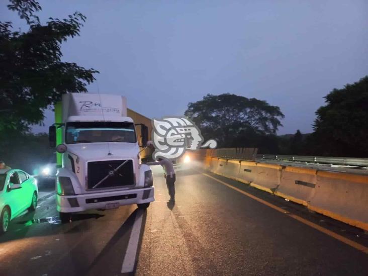 Persecución a balazos en autopista del sur de Veracruz; cae presunto asaltante de transporte de carga