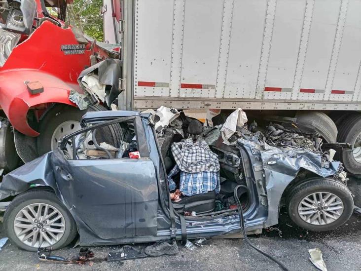 Se registra carambola en autopista La Tinaja-Cosamaloapan; reportan varios muertos (+Video)