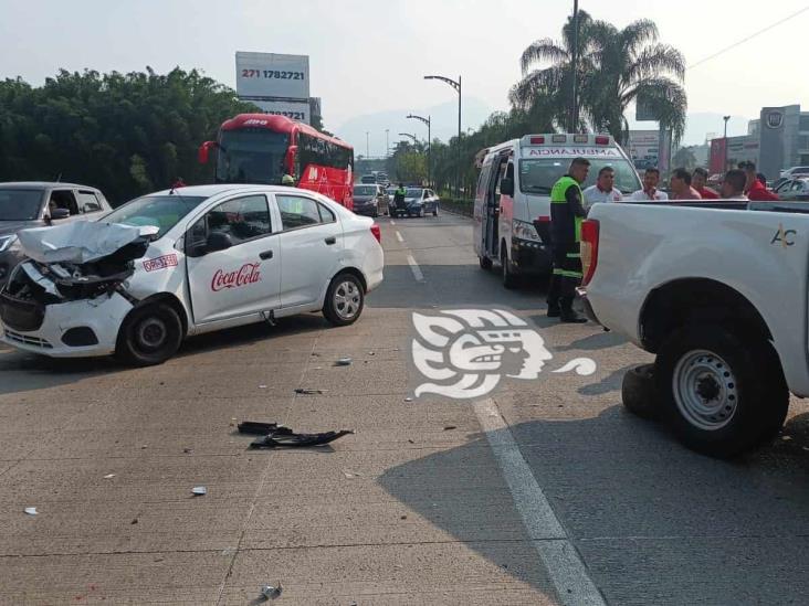 Aparatoso choque en Córdoba deja cuantiosos daños