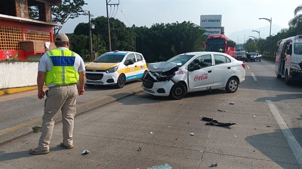 Aparatoso choque en Córdoba deja cuantiosos daños