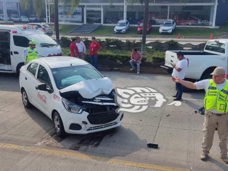 Aparatoso choque en Córdoba deja cuantiosos daños