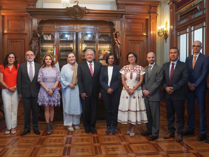 ¿Se reconcilian? Consejeros del INE se reunieron con AMLO