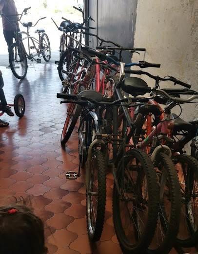 Tercia de jóvenes burla la ley y roba bicicletas en El Dique, en Xalapa