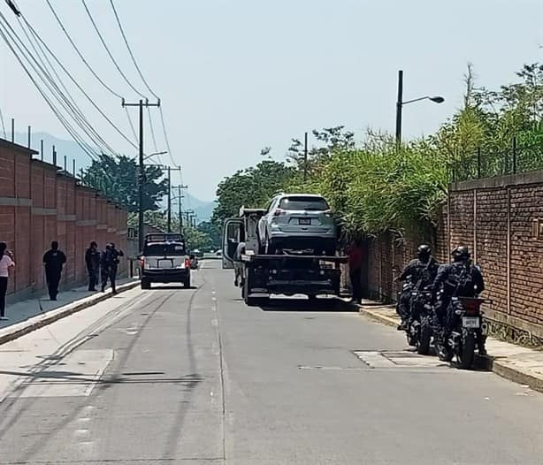 Abogados son llevados al C4 con todo y camioneta en Ixtaczoquitlán