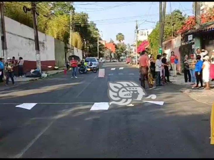 Rebelión y descontento en Xalapa por falta de agua; paralizan la Lázaro Cárdenas