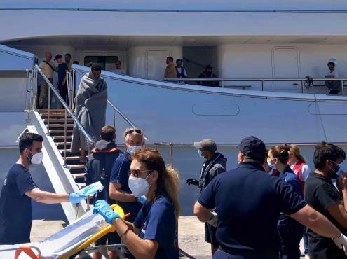 Naufraga embarcación con migrantes en Grecia; hay al menos 78 muertos