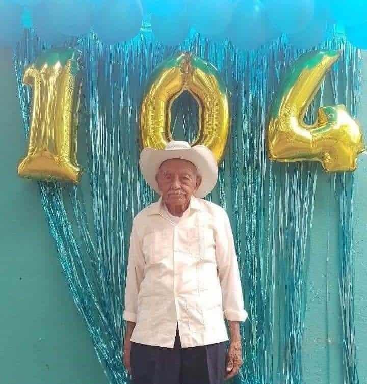 Cumple 104 años Tío Toño, el hombre más longevo de Xocotitla