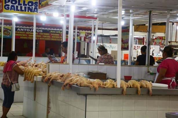 Intenso calor ahuyenta clientela en mercado de Coatzacoalcos