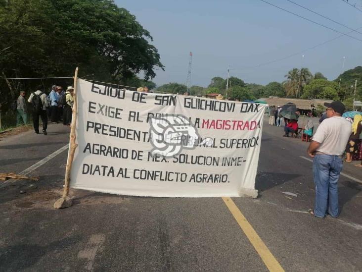 Por conflicto agrario, bloquean la Transístmica en Acayucan