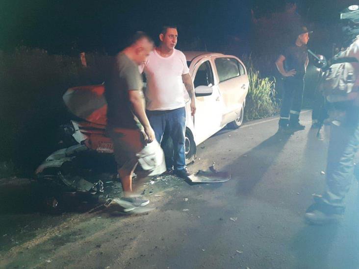 Automóviles chocan de frente en carretera a Soledad de Doblado