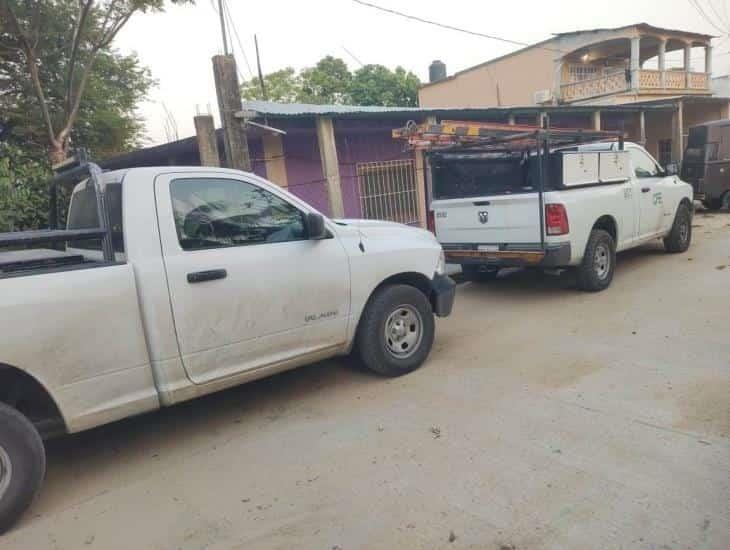 Retienen hasta por 48 horas, camionetas de CFE en Villa Cuichapa