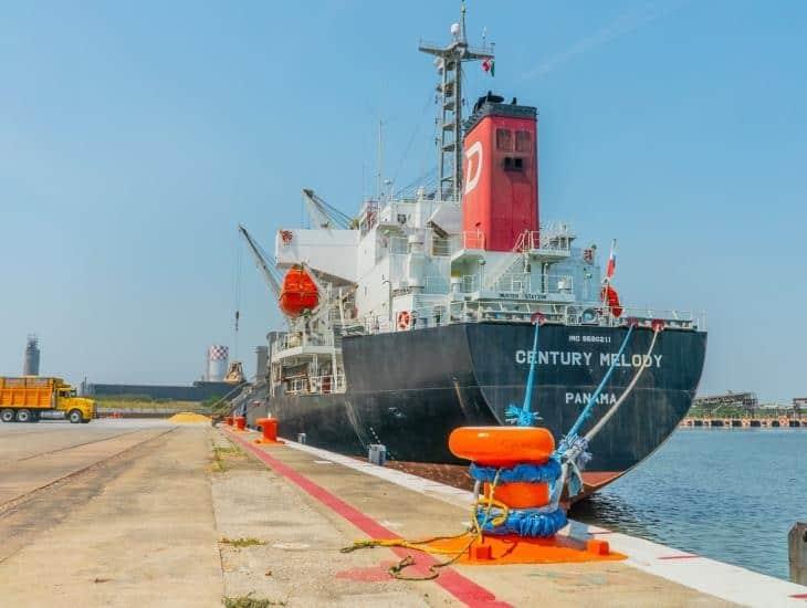 Envían desde Coatzacoalcos 350 mil barriles de crudo hacia Cuba