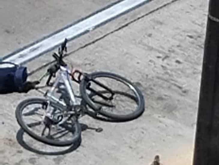 Impiden el robo de una bicicleta en Moloacán; vecinos detienen al presunto ladrón