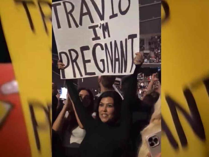 ¡Se hizo canon de golpe! Así anunció Kourtney Kardashian su embarazo a Travis Barker (+Video)