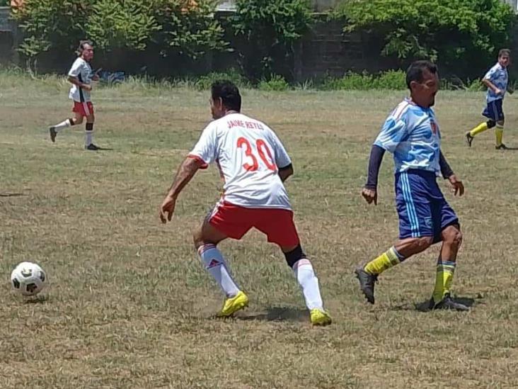 Halcones de la UV y Cangrejos salen a mano