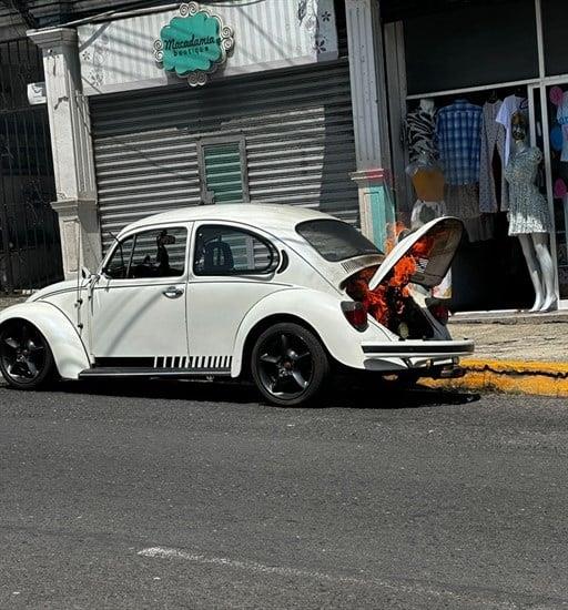 Uno más; Se incendia otro Volkswagen en Xalapa