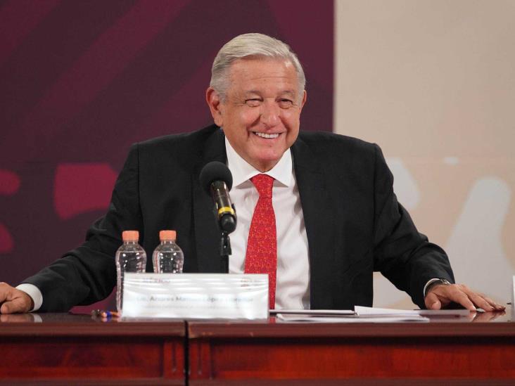 AMLO felicita a todos los padres en su día