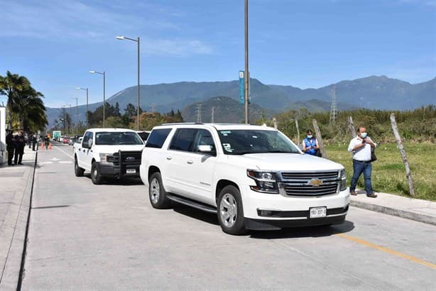 Adiós al ADO, ahora Cuitláhuac viaja en lujosa camioneta blindada y oculta gasto de giras