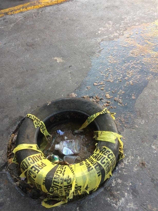 Colapsa alcantarilla con materia fecal en la calle Hidalgo, en Veracruz