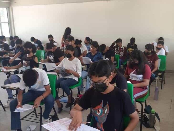 Más de 500 jóvenes realizan examen de admisión en Conalep de Coatzacoalcos