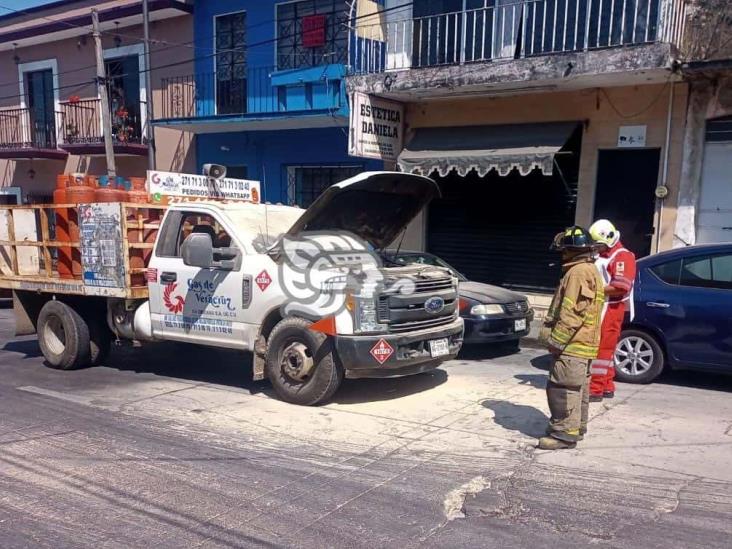 Pánico en Córdoba por incendio de camioneta con cilindros de gas