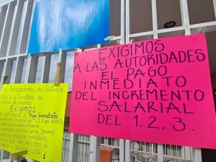 Hay fecha para que docentes veracruzanos reciban aumento anunciado por AMLO