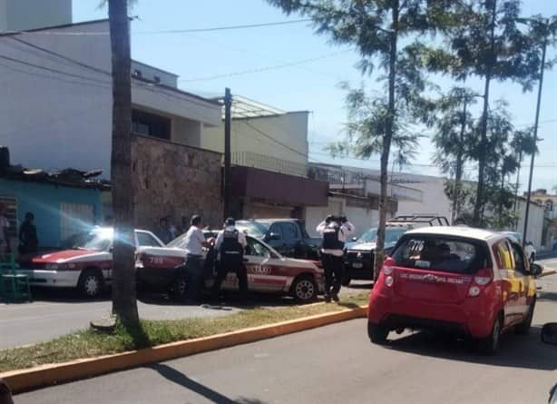 Gravemente herido, policía de Orizaba arrollado por taxista