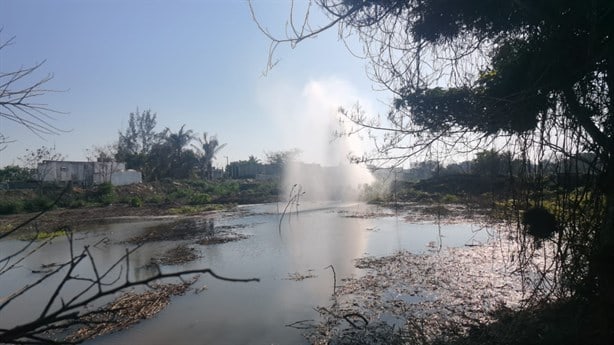 ¡Como si sobrara! Enorme fuga de agua en fraccionamiento de Veracruz (+Video)