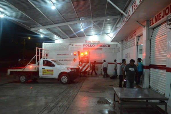 Cae hombre de segundo piso en un comercio de Veracruz