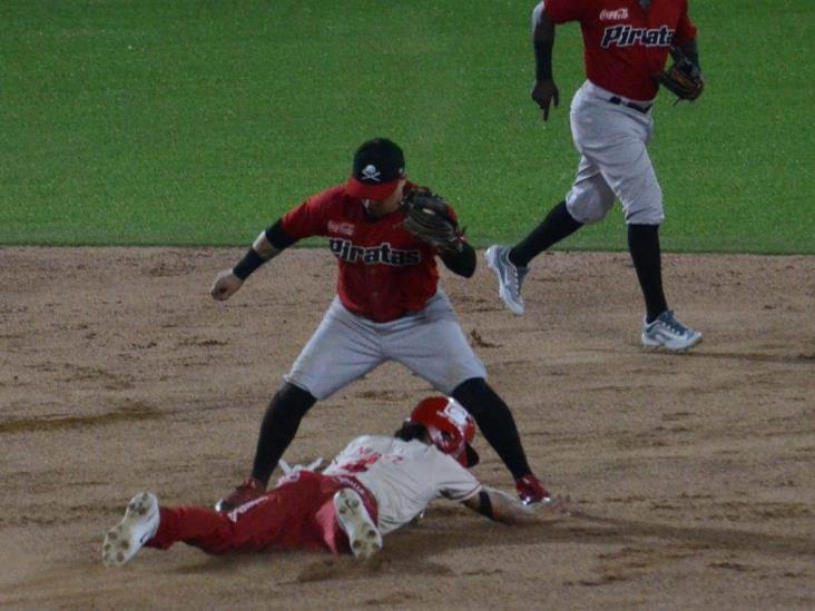 El Águila se lleva en casa el primero de la serie contra Piratas