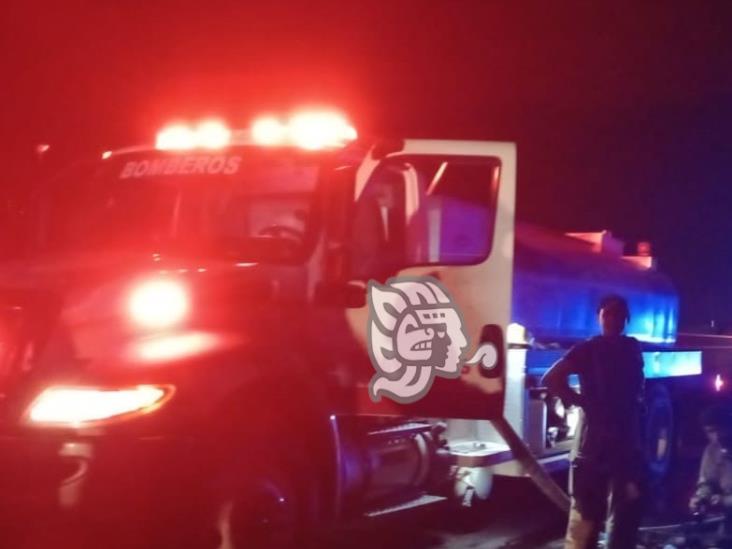 En la Puebla-Orizaba, rapiñeros saquean camión de Farmacias Guadalajara (+Video)