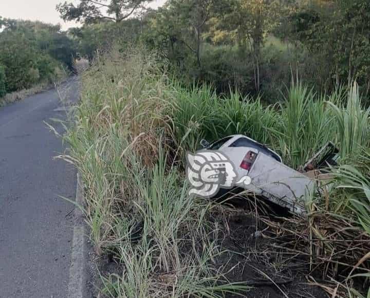 Se le sale una llanta y sufre accidente en la zona centro de Veracruz