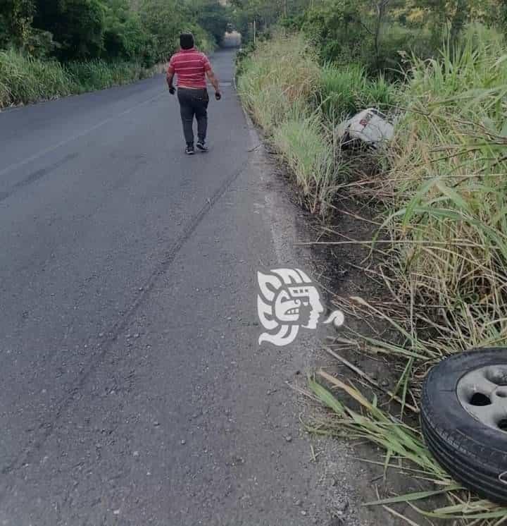 Se le sale una llanta y sufre accidente en la zona centro de Veracruz