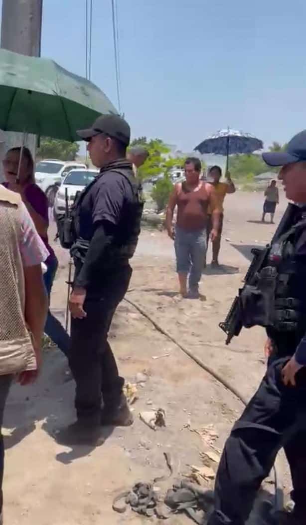 En patrulla; así escapó el alcalde de Paso de Ovejas a reclamos de vecinos