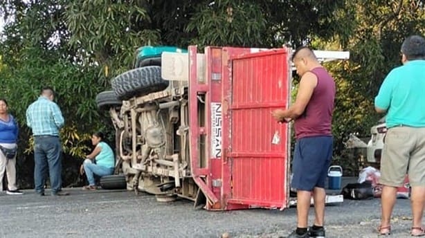 Volcadura en la carretera Misantla-Martínez de la Torre deja varios heridos