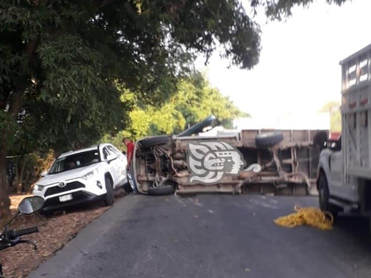 Volcadura en la carretera Misantla-Martínez de la Torre deja varios heridos
