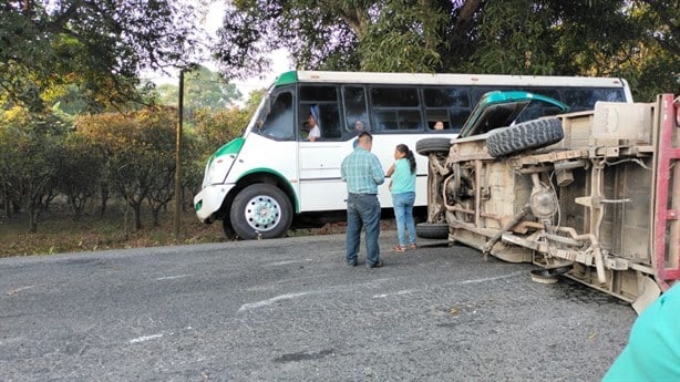 Volcadura en la carretera Misantla-Martínez de la Torre deja varios heridos