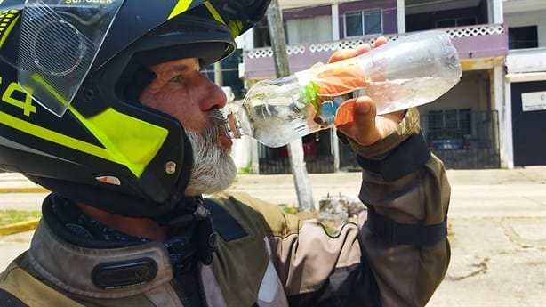 No importa el calor; argentino recorre el sur de Veracruz hacia Alaska (+Video)