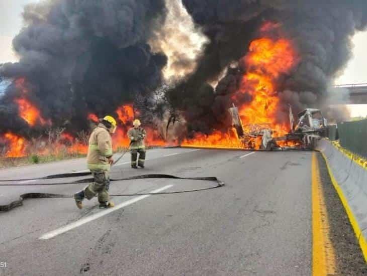 Tractocamión choca y se incendia en la Nuevo Teapa-Cosolea; hay un muerto (+video)