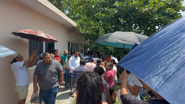 Por prepotente, exigen destituir a directora de primaria en Poza Rica
