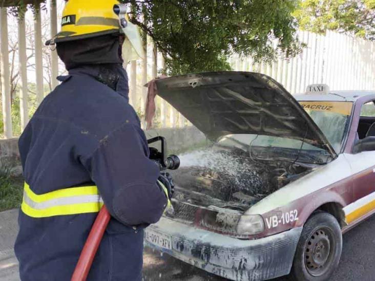 Se incendia taxi en la El Coyol, en Veracruz